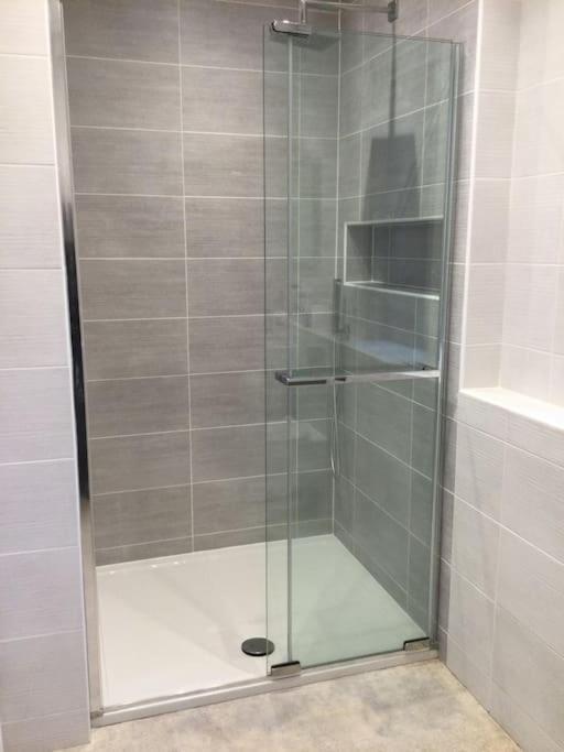 Churstonbnb, Private Flat Within Family Home, Bolton Lostock Bagian luar foto