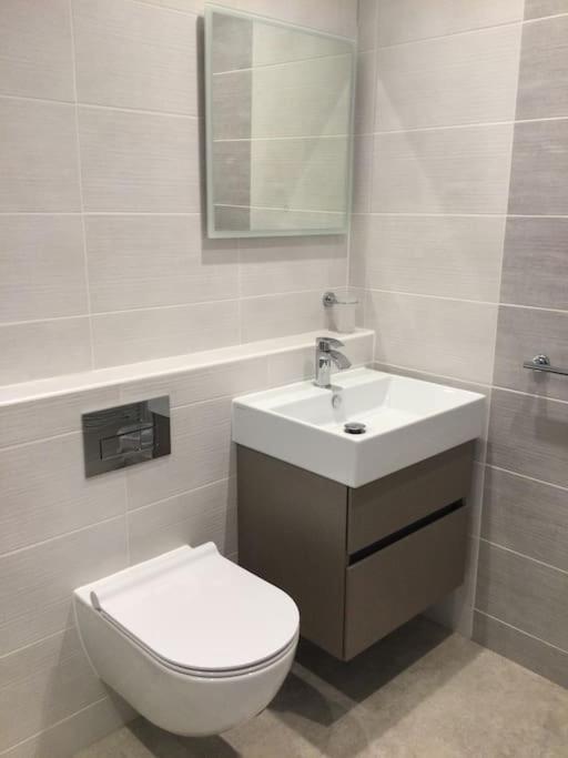 Churstonbnb, Private Flat Within Family Home, Bolton Lostock Bagian luar foto